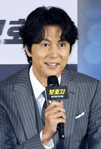 ‘LG 찐팬’ 정우성, 오늘(8일) 한국시리즈 2차전 승리 기원 시구…간절한 승리 안길까?[공식]