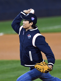 [포토]정우성, 한국시리즈 2차전 시구