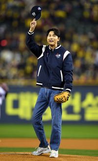 [포토] 정우성 '시구하러 왔어요'