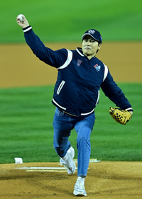 [포토]'시구는 직구죠' 정우성