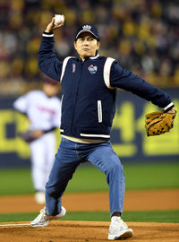 [포토] 정우성 '투구해도 되겠어'