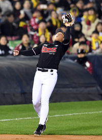 [포토]KT 황재균, 오늘은 안 놓쳐!