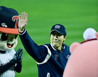 [포토]'KS2차전 시구는 정우성