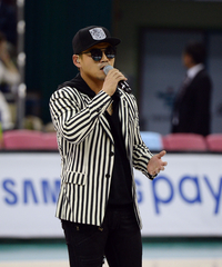 가수 이정, 신장암 투병 뒤늦게 밝혀져…“의사가 좋은 일 많이 하라고”