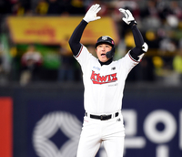 [포토] 황재균 '추격 시동 적시2루타'