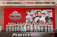 29년 염원 푼 챔피언 LG의 특별한 축승회, 롤렉스는 ‘캡틴 오지환’ 이름으로 전시