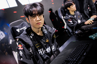 ‘경기력 美쳤다’ T1, 날카로운 한타 파괴력에 완벽한 운영까지 28분 만에 2세트 끝냈다…‘우승’ 보인다[롤드컵 결승]