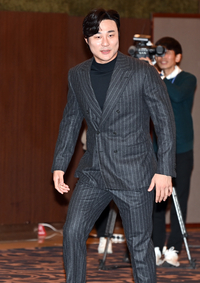 [포토]'골드글러브 수상 기자회견 입장하는' 김하성