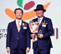 [포토] 그래미 남종현 회장, 사회공헌대상 수상