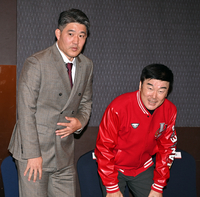 [포토]'취임식장 입장하는 SSG 이승용 감독과 민경삼 대표이사'