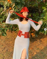 만화 속 주인공처럼...강민경, 빨간 모자 쓰고 ‘겨울 여신’으로 변신