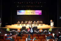 [포토]신영재 홍천군수, 홍천군 노인복지관 ‘아름다운 노년의 행복을 그리다’ 발표회 참석