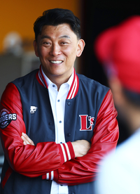 “감독 인선·2차 드래프트 논란 책임”…SSG랜더스 김성용 단장, 전격 경질 [공식발표]