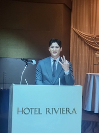 “행복한 마음으로 축하” 오지환 미디어데이 약속 실천, 팬 결혼식 사회봤다