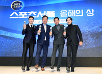 [포토]올해의 상 수상한 LG 트윈스, 함께 세리머니 하며!