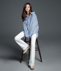 나나, 플레디스와 네 번째 재계약 “데뷔부터 14년을 함께…든든한 신뢰 바탕”