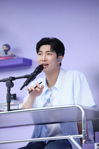 방탄소년단 RM, 입대 앞두고도 ‘열일’…팬송내나?