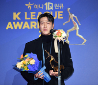 [포토]'아내에 감사인사하다 울먹이는' 김영권