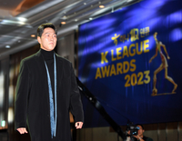 아내 언급하며 ‘폭풍 오열’ 김영권 “집안일 신경 쓰지 못해 미안해서”[K리그 대상]