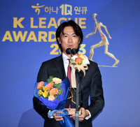 ‘최강희 이후 5년만’ 2년 연속 감독상 홍명보 “미래를 꿈꾸는 지도자와 이 상을 나누겠다”[K리그 대상]