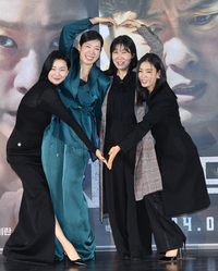 [포토]장윤주-염혜란-라미란-안은진, 함께 하트!