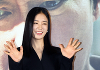 [포토]손인사 건네는 안은진