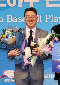 선배들이 뽑은 ‘최고’ 손아섭 “본보기 되겠다”…투수 고영표-타자 노시환-신인 문동주까지 [SS현장]