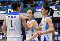 [포토]우리은행의 승리를 이끈 박지현-김단비