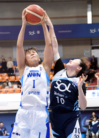 [포토]우리은행 박지현, 내가 먼저!