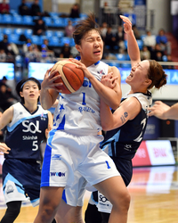 [포토]‘김진영 따돌리며 리바운드’ 박지현