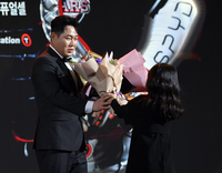 [포토]딸의 축하를 받는 양의지