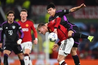 케인 침묵에도, 맨유 공격 ‘꽁꽁 묶은’ 김민재, 맨유 16강 희망 제대로 꺾었다