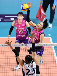 [포토]맹공 퍼붓는 흥국생명 김연경