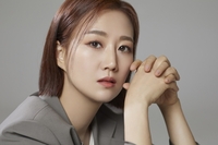 장윤정, 독감 때문에 부산 공연 연기…내년 3월 개최[공식]