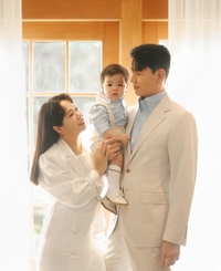 ‘재벌집 막내 손자 느낌?’ 홍현희♥제이쓴 子와 부티좔좔 가족사진 공개