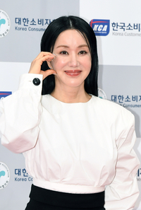 [포토]볼 하트 만들어 보이는 엄정화