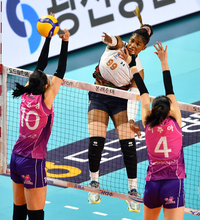 [포토]‘김연경-이주아 벽 허무는’ 모마