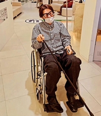 노홍철, 휠체어 타고 지팡이 짚은 충격 근황 “결국 이 지경까지...”