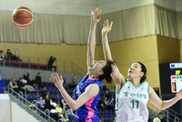 [포토]이주연의 슛을 블록하는 양인영