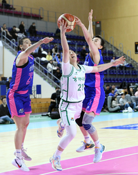 [포토]김애나의 슛을 블록하는 이주연