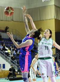 [포토]양인영에게 막힌 이주연의 슛