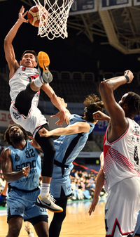 [포토] ‘악...’아반도 부상당하는 순간