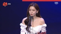 김지은, 신인상 수상 “시상식 MC가 처음.. 배우가 아닌 다른 모습 보여줄 수 있어 감사” [SBS 연예대상]