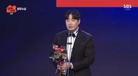 배성재-김종민, 남자 최우수상 수상.. 배성재 “호명 실수 마음 쓰지 않았으면” [SBS 연예대상]