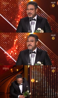 ‘조연상 수상’ 이원종, 故이선균 애도…“야만의 세월 반복되지 않길”