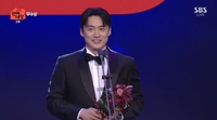 오상진, 남자 우수상 수상 “♥김소영에게 영광을”.. 배성재 호명 실수 방송사고 [SBS 연예대상]