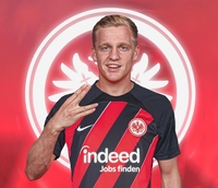 드디어 ‘자유’ 향해 떠난다…도니 판 더 비크,  완전 이적 옵션 포함 프랑크푸르트 6개월 임대 ‘확정’