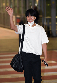 [포토]서울가요대상 MC 맡은 이승기, 반가운 손인사