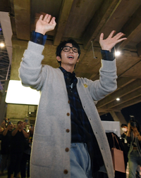 [포토]반갑게 인사하는 이준기