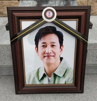 故 이선균 소속사 “허위 내용 법적 대응 진행 中…사실 확인이 안 된 경우 모든 게시물 수정 및 삭제 요구”(전문)[공식]